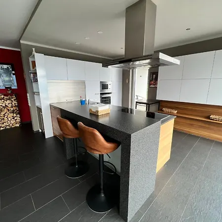 Freistehendes Mit Blick Auf Den By Interhome Casa vacanze Bodensdorf